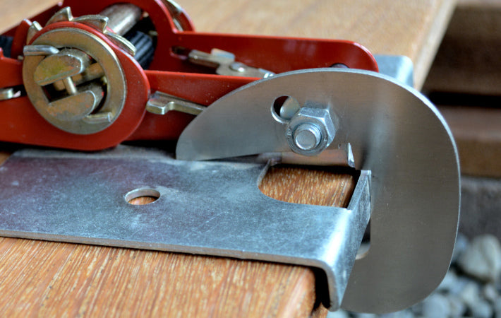Haltevorrichtung zur Terrassen-Spannhilfe