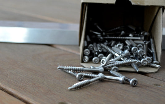 Schrauben zur sichtbaren Befestigung auf Aluminiumunterkonstruktionen